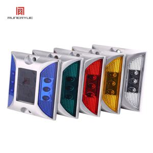 인기 있는 사각형 고휘도 Ip68 깜박임 또는 항상 켜짐 교통 마커 빛 반사 알루미늄 Led 고양이 눈 태양 도로 스터드