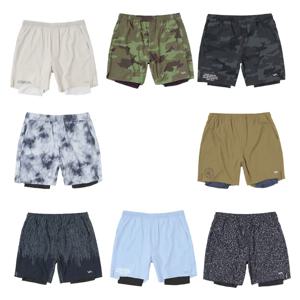 2024 새로운 위장 패션 통기성 훈련 피트니스 남자 반바지 2 IN1 더블 체육관 남성 보디 빌딩 스포츠 탄력 반바지