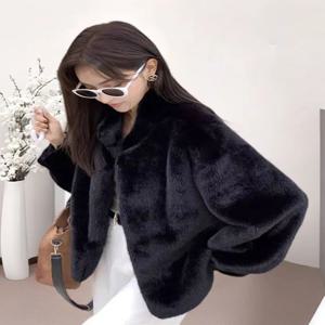 영스타일 숏퍼칼라 일체형 가죽&퍼 물쥐털 아우터 여성 겨울 2025 한국 버전 두꺼운