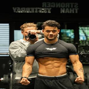 2026 여름 남성 스포츠 러닝 피트니스 탑 통기성 빠른 건조 박쥐 패턴 반팔 클래식 트렌디 스트리트 스타일