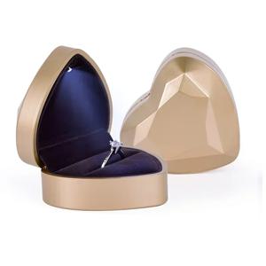 크리 에이 티브 반지 상자 하트 모양 LED 라이트 보석 상자 패션 고백 사랑 제안 결혼 반지 상자 펜던트 선물 상자