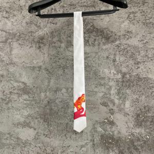 독특한 일본 디자이너가 만든 아이보리 화이트 마릴린 먼로 프린트 실크 타이의 오리지널 디자인