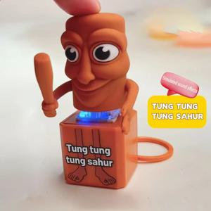 새로운 트랄라레로 트랄랄라 텅텅텅 나무 막대 인형 버튼 키체인 발광 펜던트 포함 - 애니메이션 주변 장식 선물 장난감