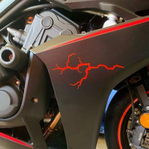 2PCS 반사 라이트닝 오토바이 스티커 방수 DIY 오토바이 헬멧 윈드실드 스쿠터 셀프 접착 비닐 데칼