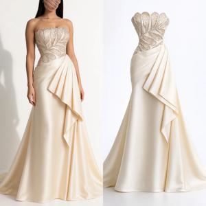 맞춤 제작된 정교한 주름 장식과 러칭 드레이핑이 돋보이는 머메이드 스타일의 시퀸 장식 스트랩리스 롱 이브닝 드레스 (고품질)