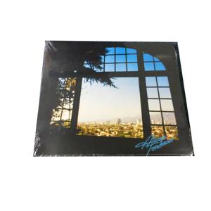 CD 베스트 코스트 Always Tomorrow은 묵직한 기타 음색, 환각적인 멜로딕 분위기, 그리고 이야기적인 가사로 특징이 있습니다.