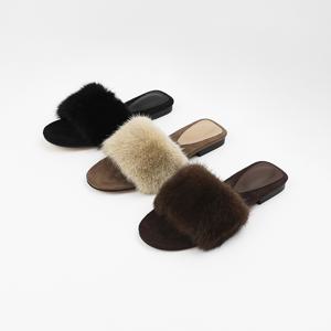 신난다슈 여성 털 슬리퍼 1cm 플랫 뮬 밍크퍼 스웨이드 발편한 낮은굽 CA25169