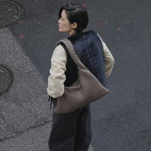 콰니 텍스쳐드 호보 백 4컬러