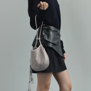 커비 호보 백 스웨이드 미니 로지 베이지