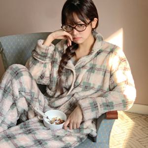 [브리치] 비치팜 / 멜로우 체크 수면 잠옷 세트 홈웨어 겨울 극세사 퍼 배색 연말 파자마 파티