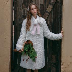 1/22일 예약배송_Cest_Scarf white fur coat