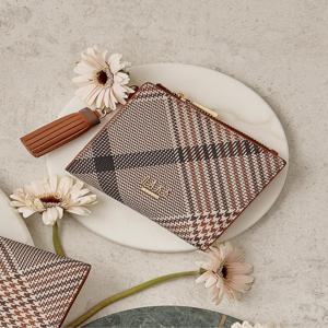 [선물포장/쇼핑백동봉] 브라운 체크패턴 타슬 포인트 2단 반지갑 DCWA4F327