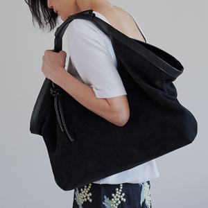 에브리데이 스웨이드 호보백 블랙