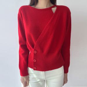 [하프클럽] 강강 빨강색 레드 컷아웃 원숄더 어깨 트임 랩 단추 크리스마스 연말룩 니트 데일리룩