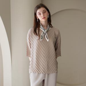 [최초가 138000원] 지그재그 플리츠 라운드 루즈핏 블라우스(2colors)_YJ05WRPBL03