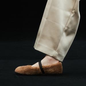 [리퍼브][정상가 128,000원] 3Colors_핸드메이드 램스 울 시어링 메리제인 슈즈 I KM154