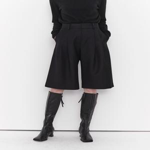 [모우트] TWO TUCK WIDE BERMUDA PANTS_moat black [MO21WPT001B]
