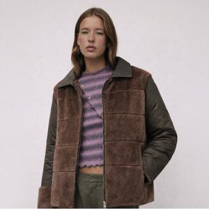 [최초가350,000]퍼 배색 후드 구스다운 리버시블 자켓_SOPD251207