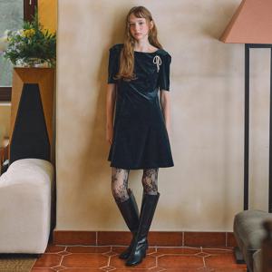 [정가299,000]벨벳 핏앤 플레어 원피스 OW4WOB170