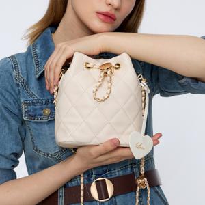 [최초가 220,000원] 브레첼 퀼팅 체인 미니 버킷백 H25H1029 2color