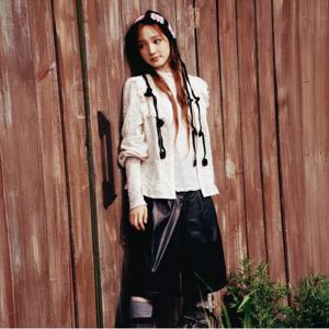 [KiiiKiii 착용] 레이스 프릴 믹스 블라우스_T256MBL903W