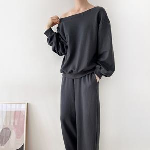 [브리치]  / 오프숄더 입술넥 루즈핏 맨투맨 와이드 밴딩 팬츠 set