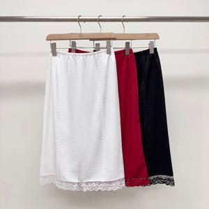 [브리치]  / 새틴 레이스 배색 뒷트임 밴딩 미니 스커트