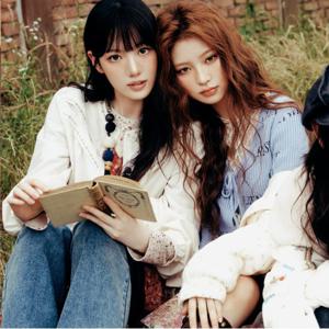 [KiiiKiii 착용] 플라워 자수 포인트 블라우스_T256MBL165W