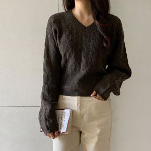 [브리치] 10가트 / 4713 루즈핏 울 브이넥 꽈배기 크롭 니트 가을 겨울