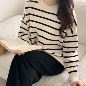 [브리치] 10가트 / 4749 루즈핏 스트라이프 단가라 트임 니트 겨울 봄