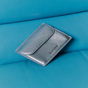 질 바이 질스튜어트 JLWA5F009SV [인기재입고][에그] 실버 로고 포켓 크랙 가죽 카드지갑