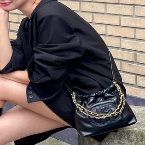 헤지스 액세서리 [[26SS]] HIBA6E553BK [H20크링클] H패치 블랙 레더 퀼팅 체인 호보 숄더백 S