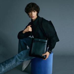 [메트로시티] 메신저백 미듐 M243PM8501Z