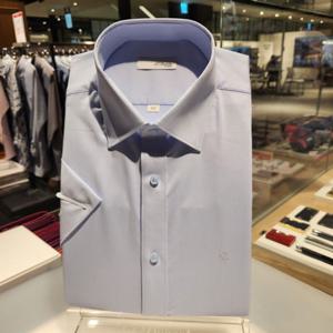 듀퐁셔츠 SE5MM11HS102SBU 비지니스 주머니없는 스트레치 블루 반팔 일반 핏 셔츠(반소매)