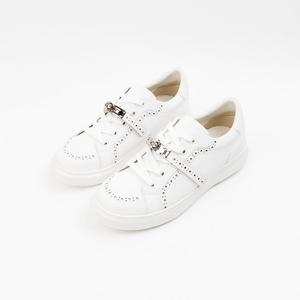 [신난다슈] 여성 스니커즈 운동화 3cm 플랫 단화 소가죽 통굽 발편한 쿠션 AG259043 화이트