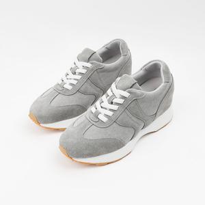 [신난다슈] 여성 스니커즈 7cm 여자 키높이 운동화 소가죽 스웨이드 통굽 MRO257235 그레이