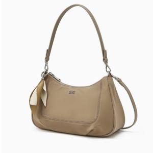 [닥스] 베이지 플라워 참장식 나일론 숄더백 DCBA5E532I3