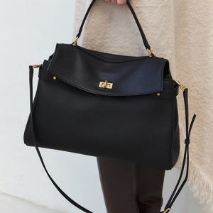 [헤지스]베리 클래식 블랙 레더 사첼백 L HIBA5F188BK