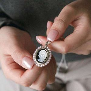 바이데이지 피치문스톤 카메오 펜던트 실버 목걸이 Bn0606