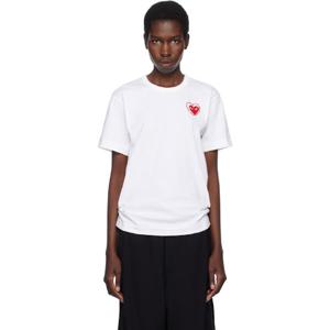 25 FW 꼼데가르송 여성 화이트 메탈 스톤 엠블럼 하트 티셔츠 252246F110006