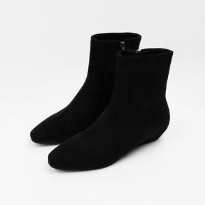 [신난다슈] 여성 앵클부츠 3cm 여자 웨지 숏 앵글 부츠 기모 스웨이드 통굽 ST251120 블랙