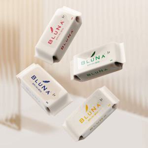 [블루나]가방 쏙 휴대용 미니엠보싱 물티슈 8매 16팩 대용량(컬러랜덤)