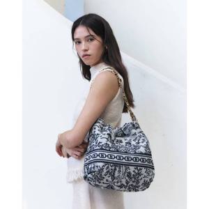 [헤지스]HIBA5F672N3_여성 시그니처 H 뜨왈 자카드 체인 호보 숄더백L