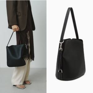 [헤지스ACC] [엣지백]시그니처 블랙 레더 숄더백M HIBA6E357BK