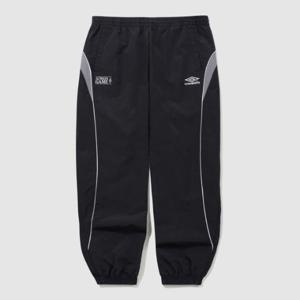 엄브로바지 LQC UQ123CPT21-BLK HBL 스포티 캐주얼 우븐 조거 팬츠 / BLACK