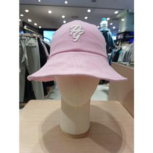 [파리게이츠] 26SS봄 여성 챙 로고자수 디테일 변형햇 (521F1CP007PK)