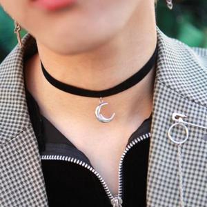 남녀공용 MOON 초승달 벨벳 초커 (대)