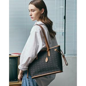 [질스튜어트] 브라운 로젤라칠링 패턴 라지 쇼퍼백 JABA5E300