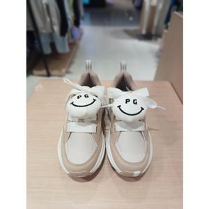 [파리게이츠] 25FW가을 여성 스마일 장식 포인트 논스파이크 골프화 (521E3SE001BG)