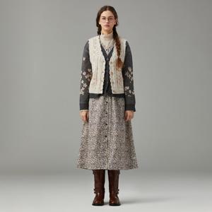 [써스데이아일랜드][여성]플라워 자수 니트 베스트(T258MVT245W)